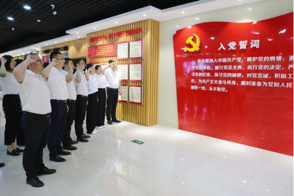 黨務深耕的“實干先鋒”—記集團2025年“優秀黨務工作者”孟亭亭881