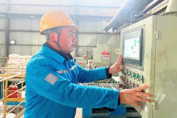 20250228 創(chuàng)新引領實干擔當——記股份公司先進工作者芮晨(3)105